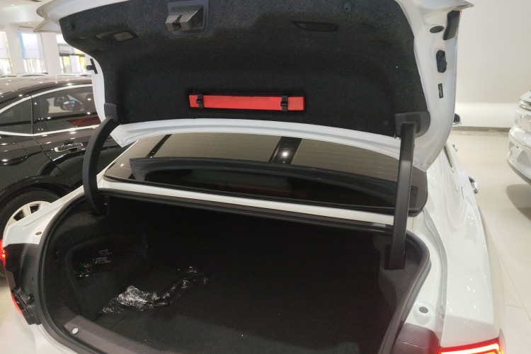 沃尔沃S90 2022款 B5 智逸豪华版机舱底盘23