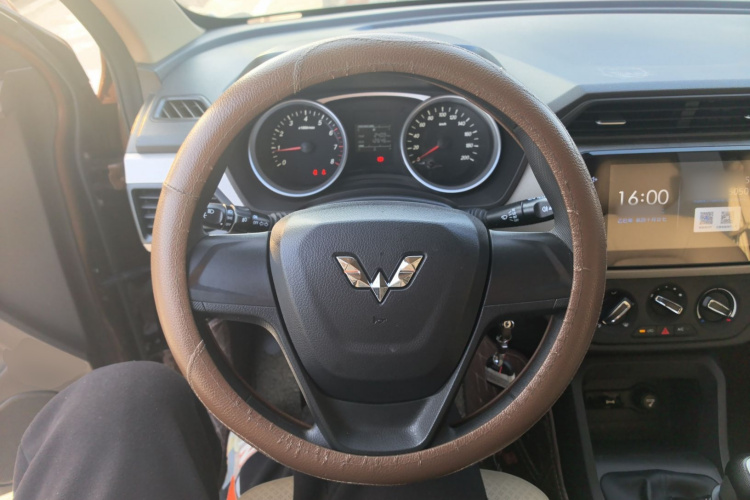 五菱汽车 五菱宏光 2019款 1.5L S舒适型国VI LAR中控内饰13