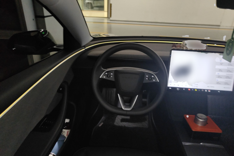 特斯拉 Model 3 2025款 后轮驱动版中控内饰13