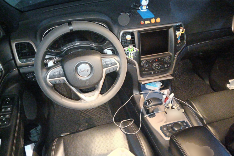 Jeep 大切诺基(进口) 2015款 3.0L 精英导航版中控内饰12