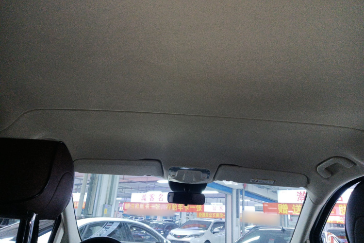 奔驰 威霆 2016款 2.0T 精英版中控内饰22