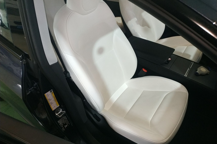 特斯拉 Model 3 2023款 后轮驱动版局部细节41