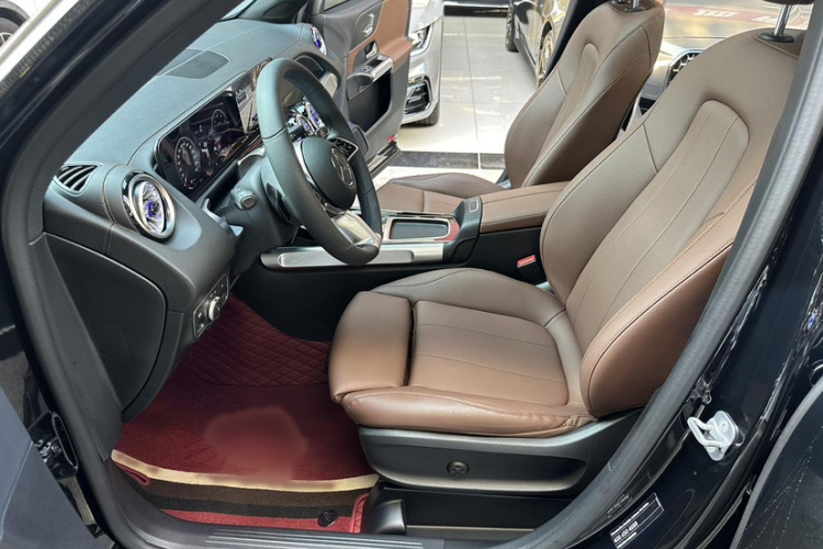 奔驰GLB 2024款 GLB 200 动感型中控内饰7007