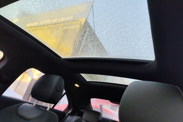 奔驰A级 2019款 改款 A 180 L 运动轿车中控内饰22