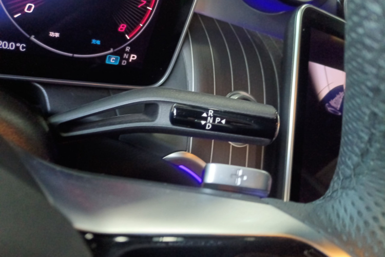 奔驰GLC 2024款  改款 GLC 260 L 4MATIC 豪华型 5座局部细节18