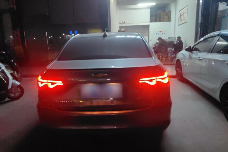 雪佛兰 科鲁泽 2022款 320 自动悦享天窗版车身外观6004