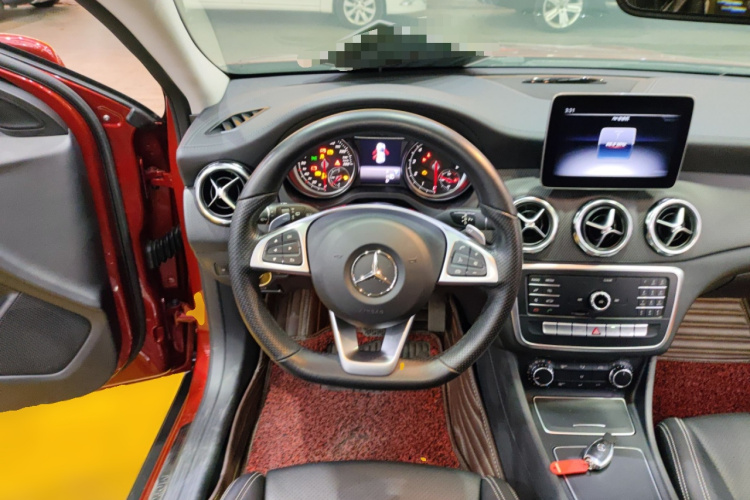 奔驰GLA 2019款 GLA 200 时尚型中控内饰13