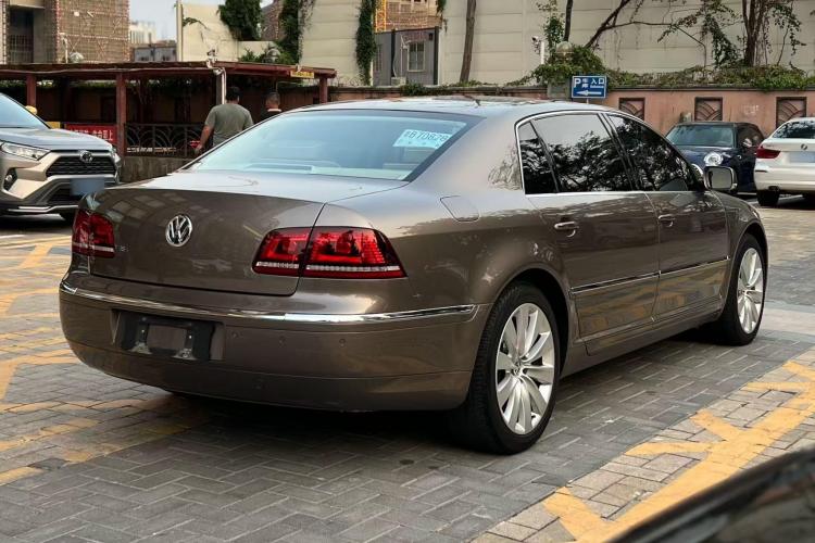 大众 辉腾 2011款 3.6L V6 4座加长Individual版车身外观7