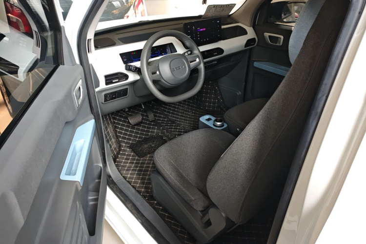 吉利银河 2023款 熊猫mini 200km 耐力熊中控内饰20