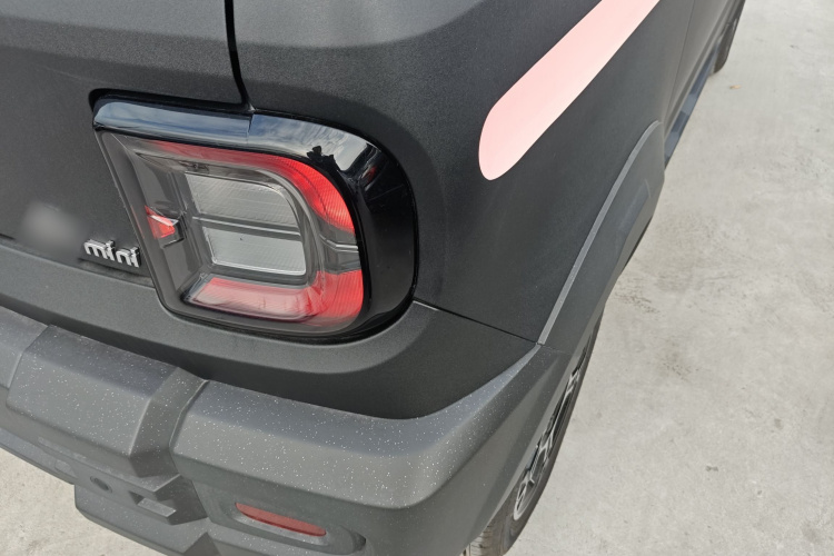 吉利银河 2025款 210km 熊猫骑士车身外观9