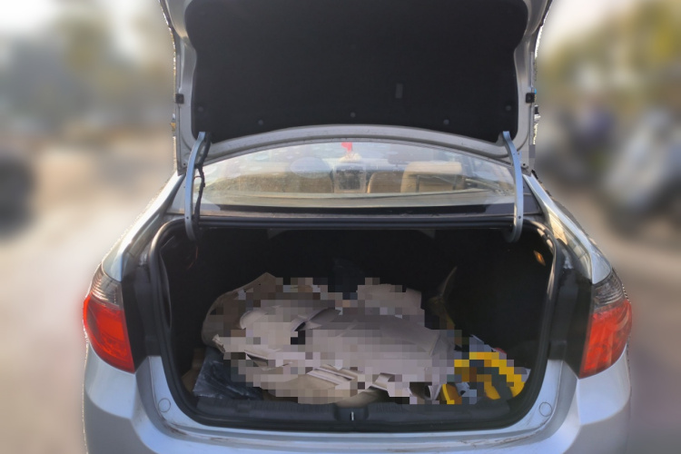 中华H330 2013款 1.5L 手动舒适型中控内饰23