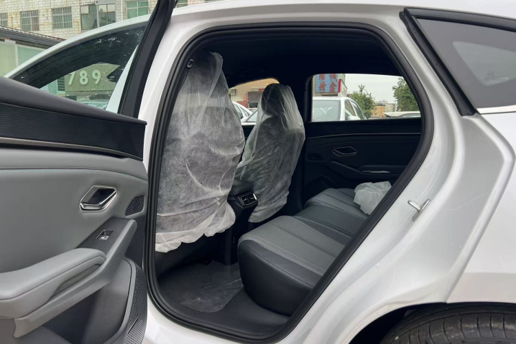 比亚迪 秦L 2025款 DM-i 智驾版 80KM领先型中控内饰7006