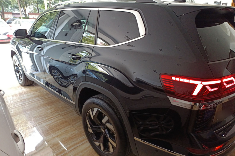 大众 途昂 2024款 330TSI 两驱龙腾版车身外观4