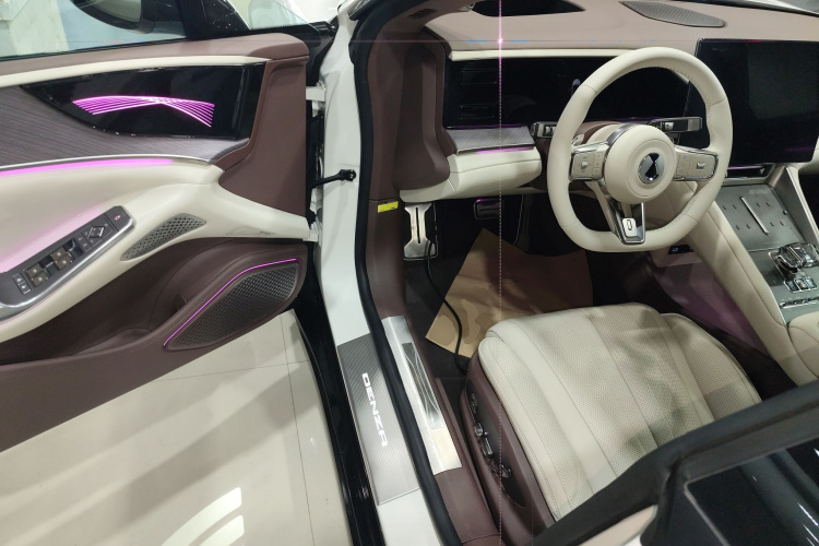 腾势Z9GT 2024款 1100四驱Ultra版中控内饰20