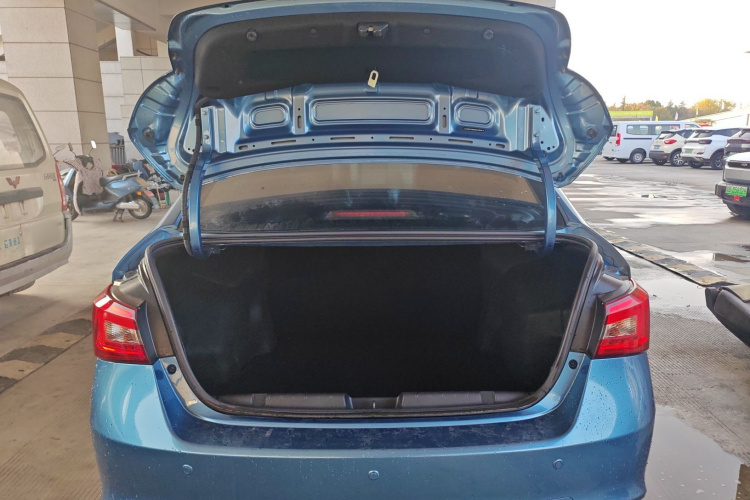 奇瑞 艾瑞泽5 2016款 1.5L 手动领锐版机舱底盘23