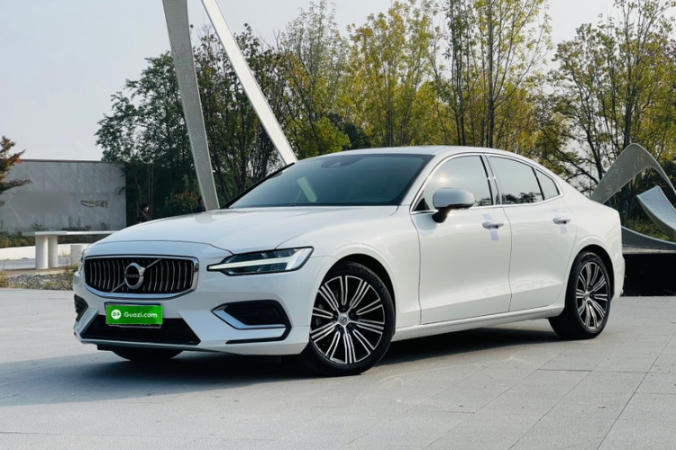 沃尔沃S60 2021款 T4 智远豪华版车身外观1