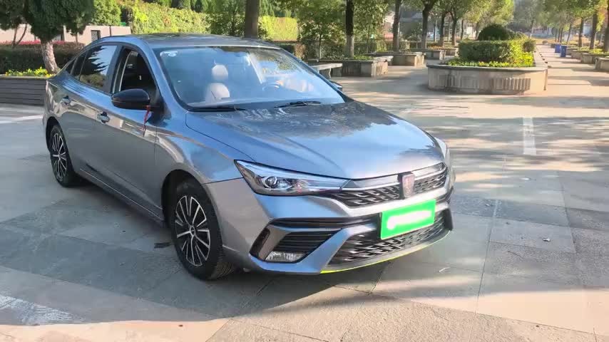 荣威i5 2021款 1.5L CVT黑金版实拍1