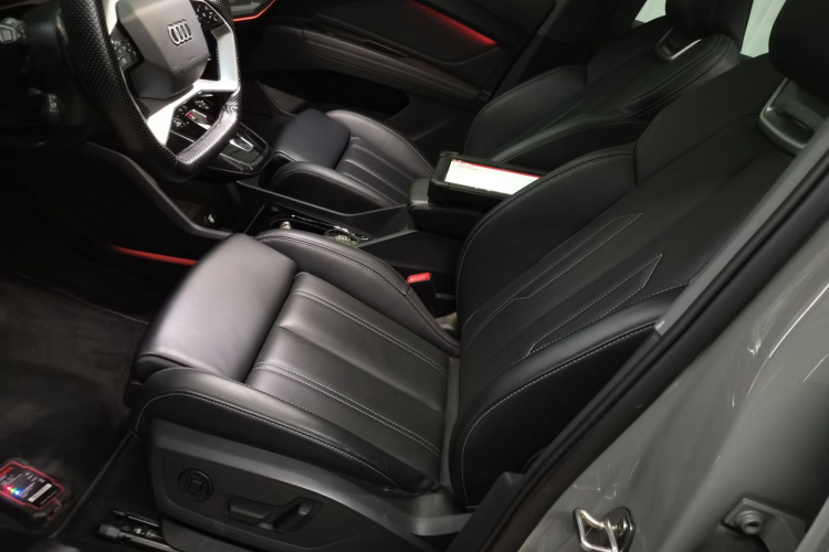 奥迪Q4 e-tron 2024款 40 e-tron 创境版中控内饰19