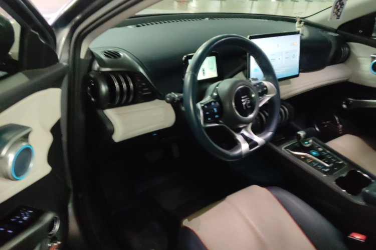 比亚迪 元PLUS 2022款 430KM 尊贵型中控内饰7003