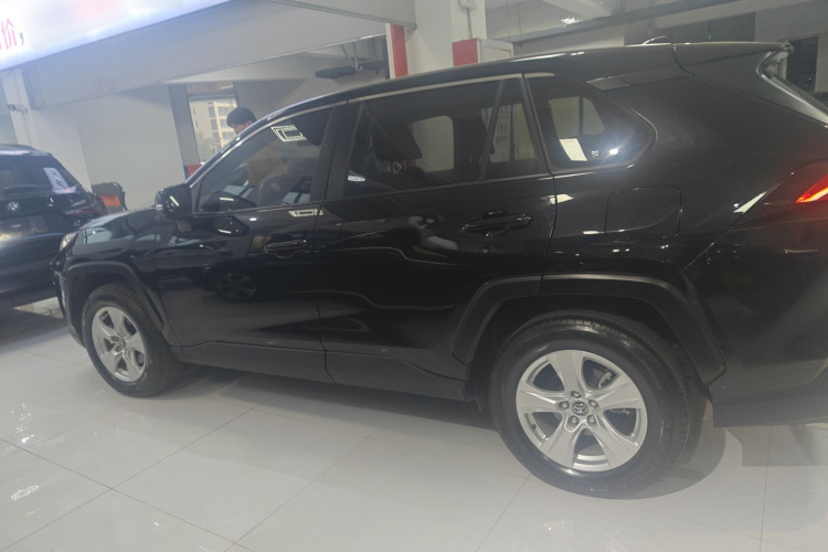 丰田 RAV4荣放 2024款 2.0L CVT两驱都市版车身外观6003