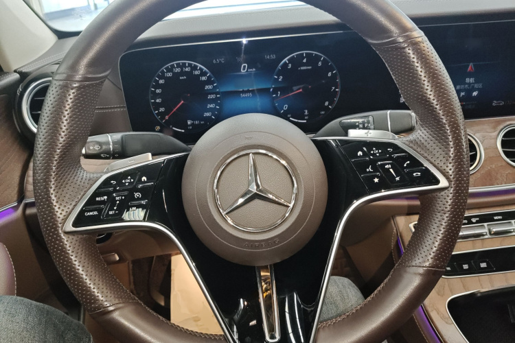 奔驰E级 2021款 改款 E 300 L 时尚型中控内饰13
