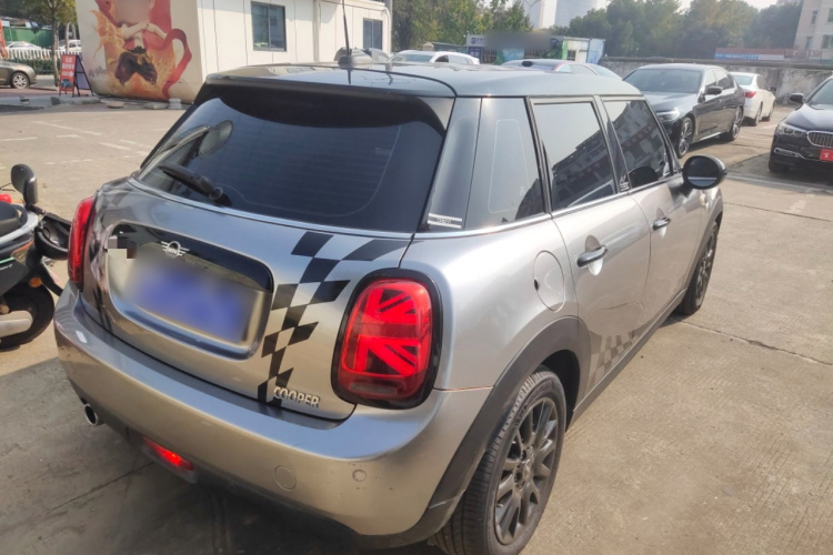 MINI 2018款 1.5T COOPER 经典派 五门版车身外观7