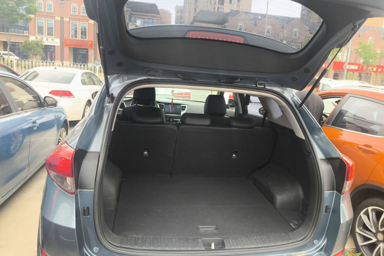 现代 途胜 2015款 1.6T 双离合两驱舒适型局部细节23