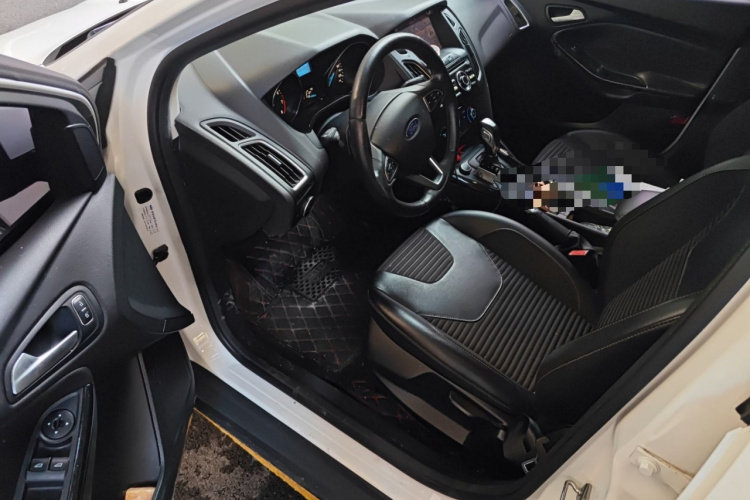 福特 福克斯 2018款 三厢经典 1.6L 自动风尚型智行版中控内饰20