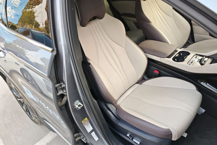 比亚迪 宋PLUS新能源 2025款 EV 智驾版 605km 旗舰型局部细节41