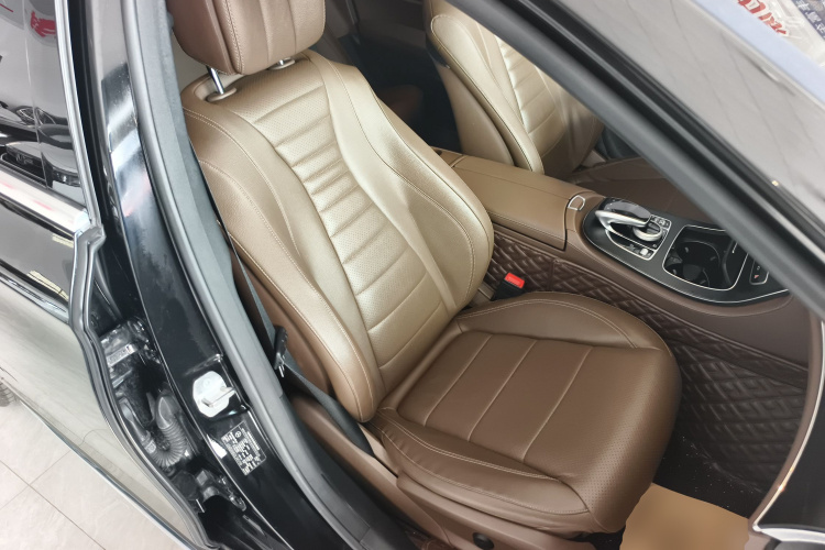 奔驰E级 2018款 改款 E 300 L 运动时尚型局部细节41