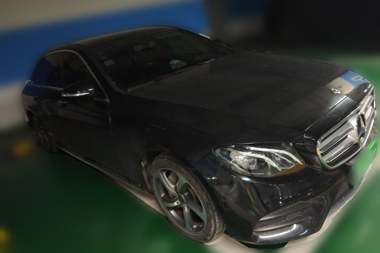 奔驰E级 2019款 E 300 L 运动豪华型车身外观3