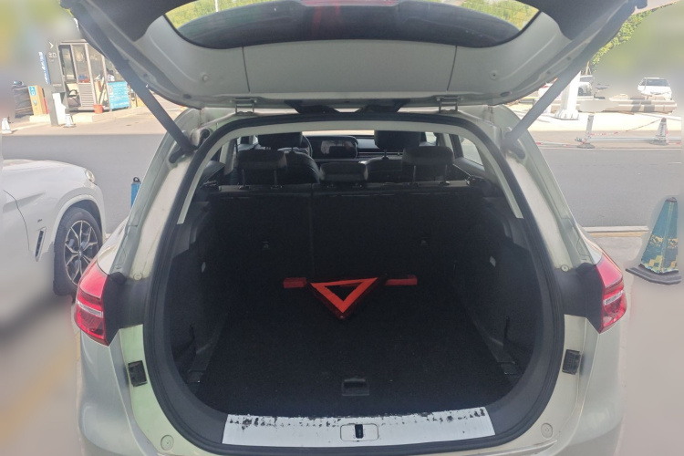 红旗HS5 2019款 2.0T 智联旗享版中控内饰23