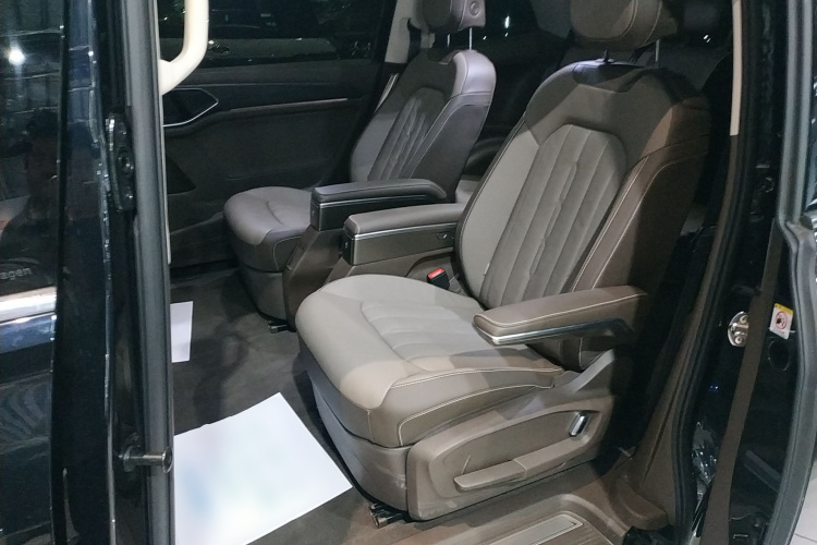 大众 威然 2023款 380TSI 尊驰版中控内饰21