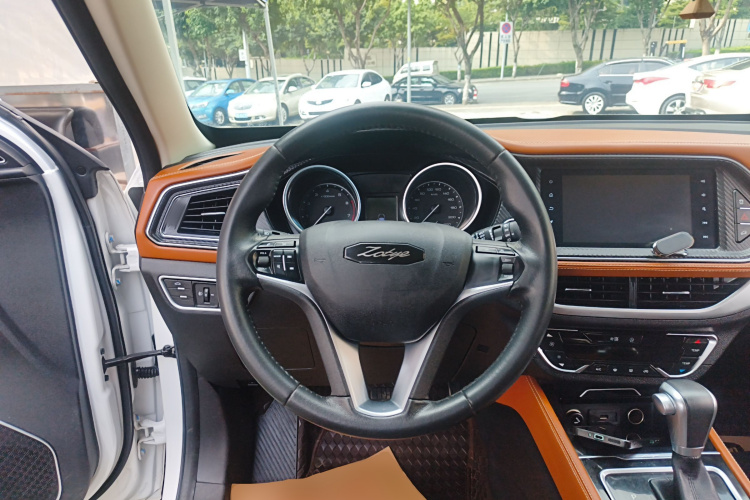 众泰T300 2017款 1.5T CVT尊享型中控内饰13