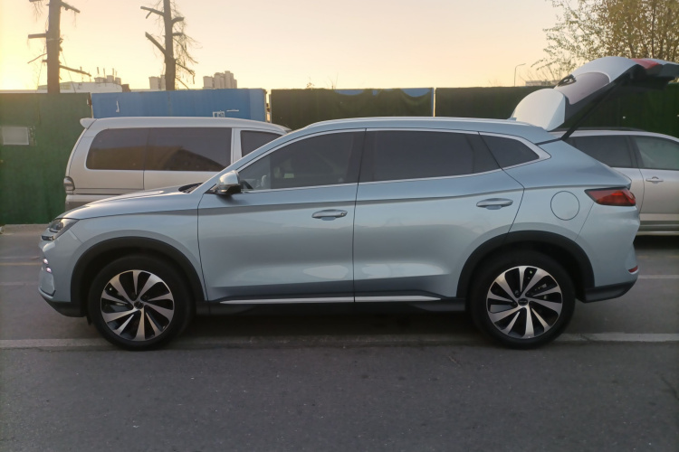 比亚迪 宋PLUS新能源 2023款 冠军版 DM-i 110KM 旗舰型车身外观6003