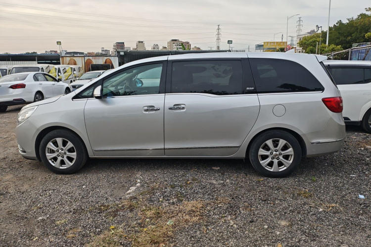 别克GL8 2014款 3.0L GT豪华商务豪雅版车身外观4