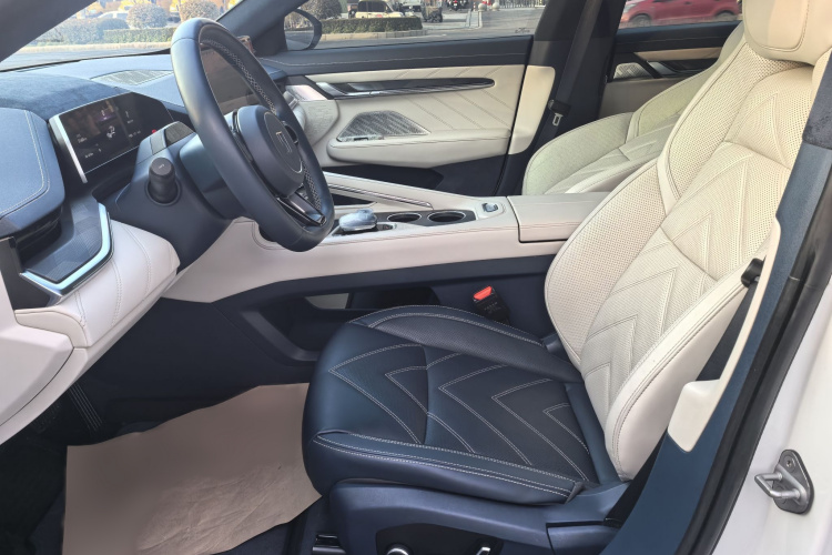 极氪001 2023款 WE版 86kWh中控内饰7006