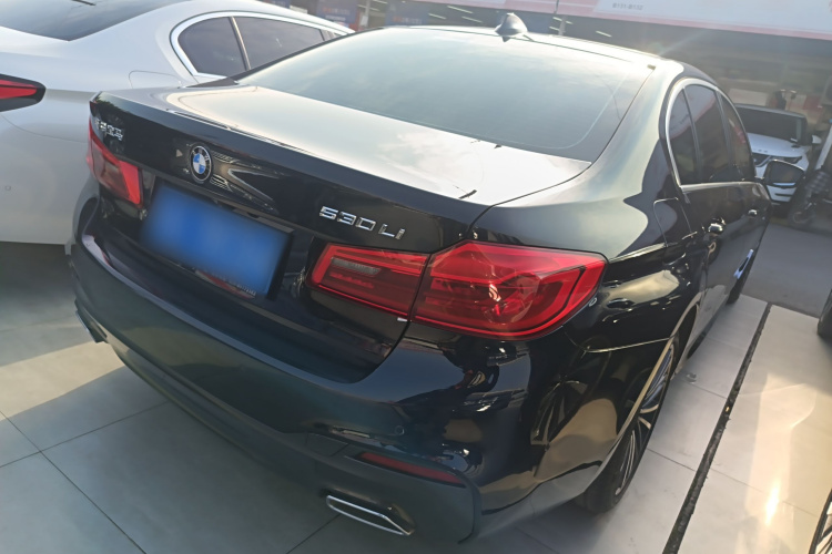 宝马5系 2020款 530Li 尊享型 M运动套装车身外观7