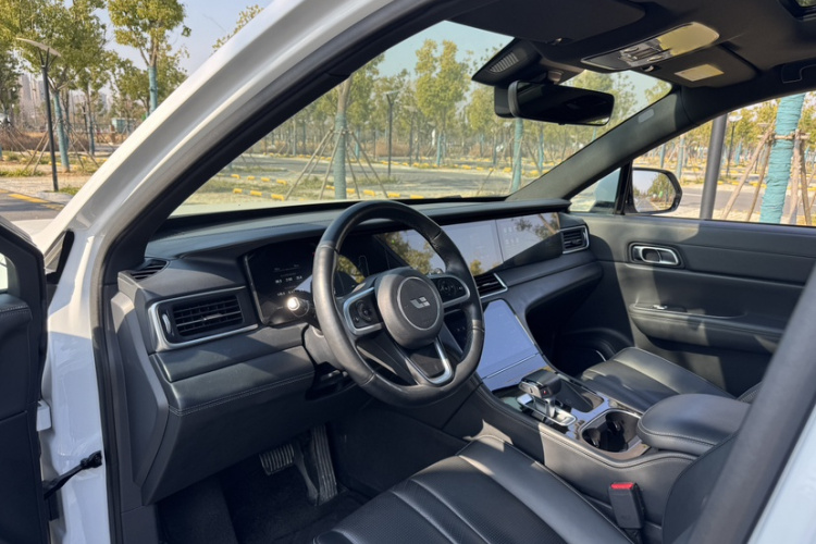 理想汽车 理想ONE 2020款 增程6座版中控内饰7012