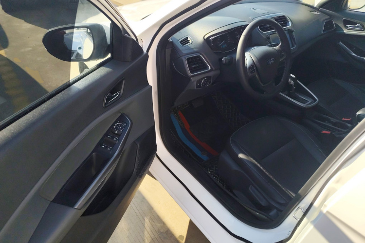 福特 福睿斯 2017款 幸福版 1.5L 自动时尚型中控内饰20