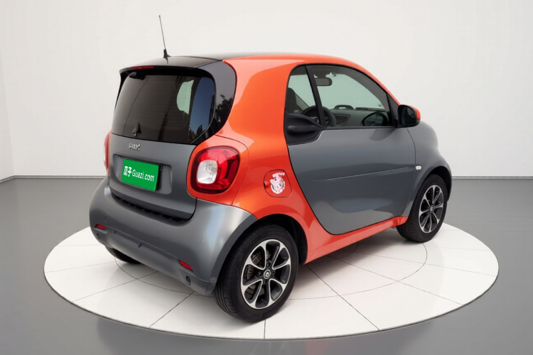 smart fortwo 2015款 1.0L 52千瓦硬顶激情版车身外观7