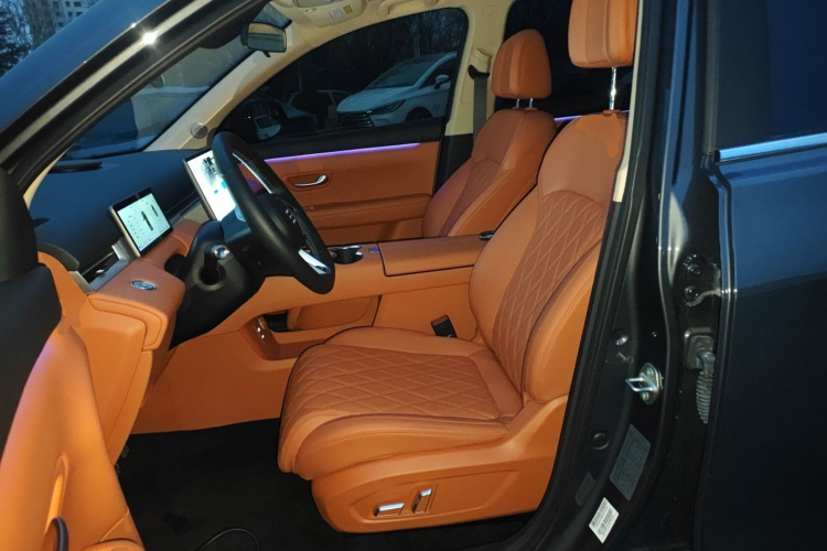 蓝电E5 PLUS 2026款 165km 长续航先享版Ultra 7座中控内饰19