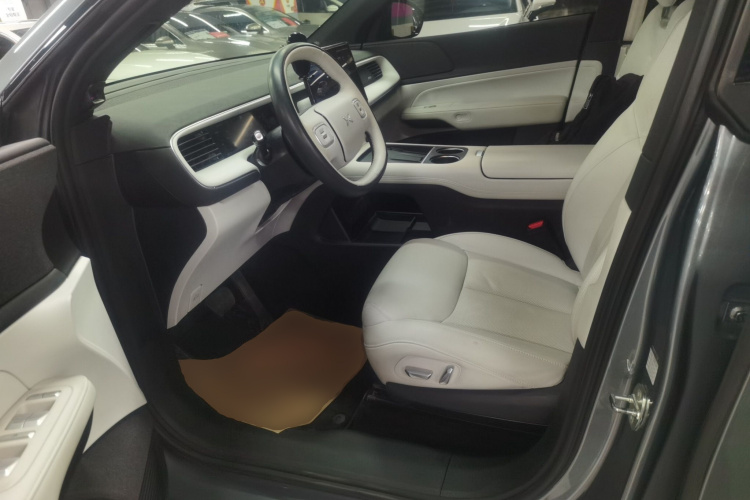 小鹏G6 2023款 580 长续航 Max中控内饰19