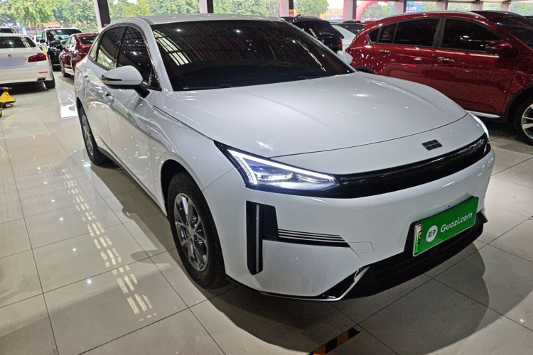 吉利银河 银河L6 2025款 EM-i 60km 启航版车身外观3