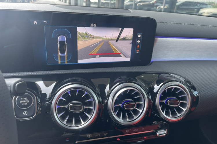 奔驰A级AMG 2025款 AMG A 35 L 4MATIC中控内饰7003