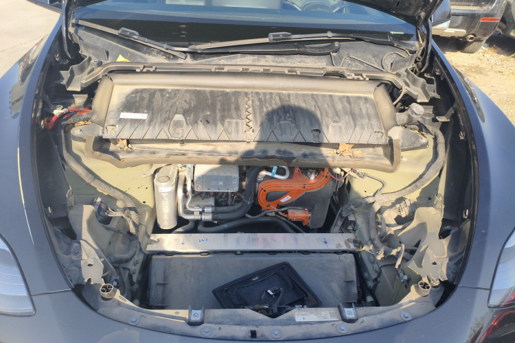 特斯拉 Model Y 2023款 后轮驱动版机舱底盘24