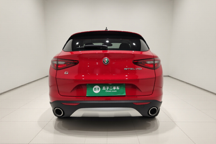 阿尔法·罗密欧 Stelvio斯坦维 2017款 2.0T 200HP 精英版车身外观6