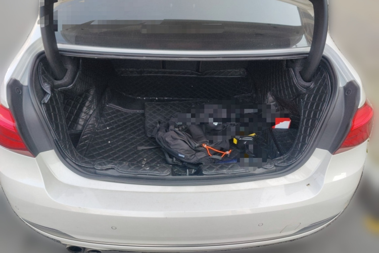 宝马3系 2019款 320Li 时尚型局部细节23