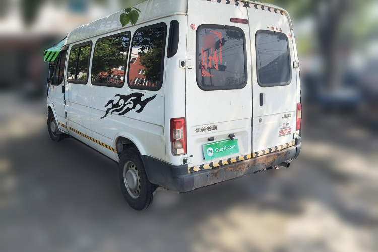 江铃 特顺 2019款 2.8T商运型长轴中顶7座后单胎国VI JX493车身外观6003