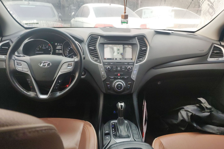 现代 胜达 2017款 2.0T 自动四驱智能型 7座中控内饰7002